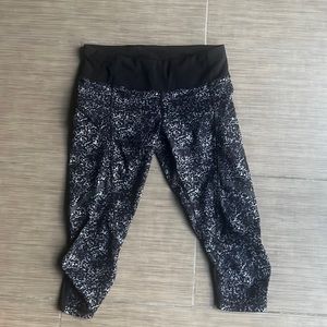 Lululemon leggings size 6 pockets